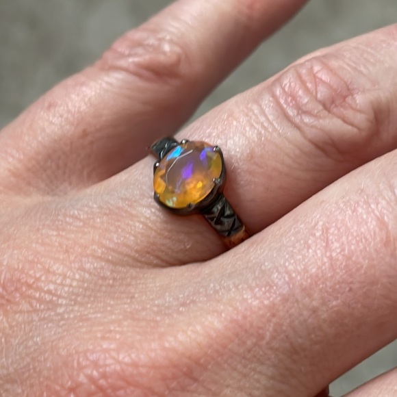 Faceted Ethiopian welo opal ring - Picture 4 of 6